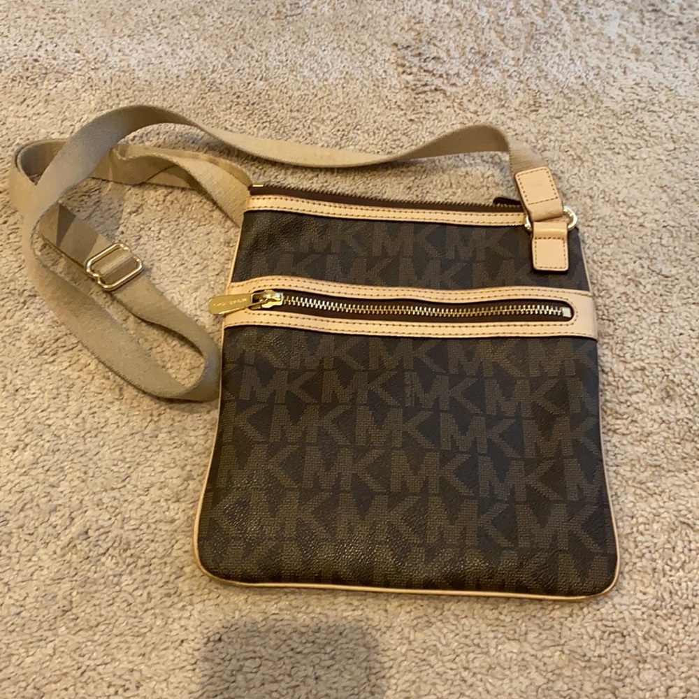 Michael kors cross body